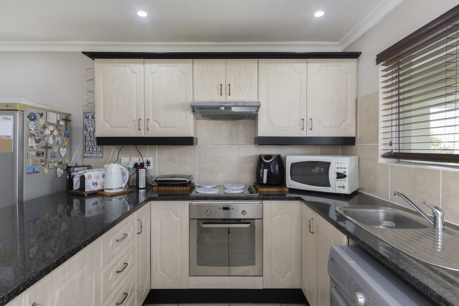 To Let 2 Bedroom Property for Rent in Heritage Park Western Cape